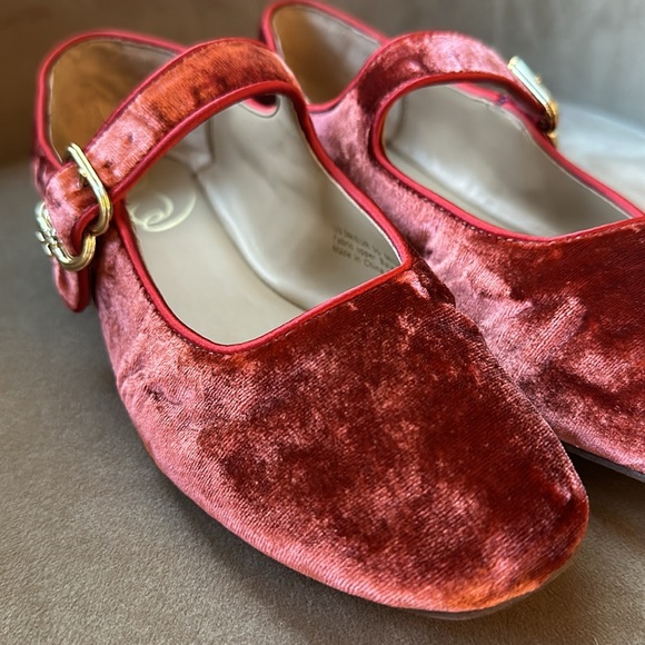 Girls Sam Edelman Velvet flats in Maroon, size 3 - Picture 11 of 13